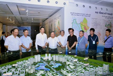 Trưng bày sa bàn quy hoạch Hà Nội tầm nhìn 100 năm